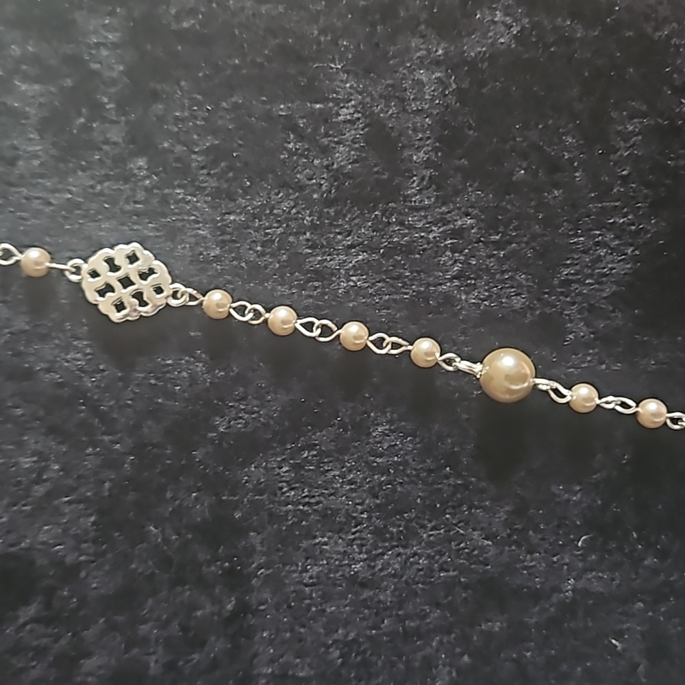 Lot of Costume Silver Jewelry - Picture 4 of 9